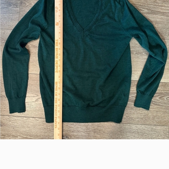 Banana Republic Women's 100% Merino Wool V Neck Sweater Size Medium Green - Picture 2 of 6